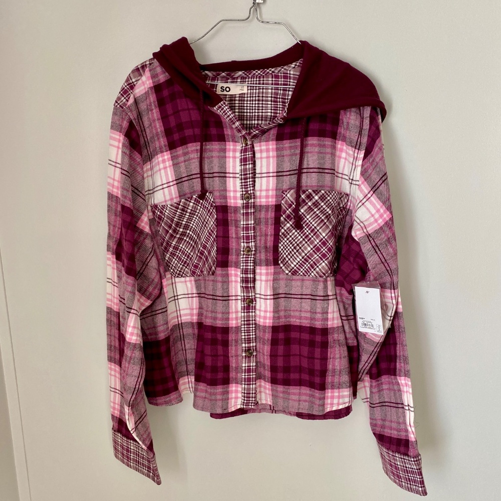 Juniors' Plus Size SO® Hooded Shrunken Shirt